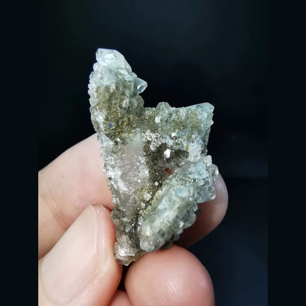 Quartz cluster coated with apophyllite — alternate view