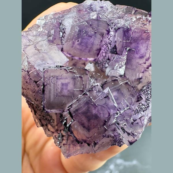 Purple fluorite cluster with patterned inner zoning from Luoyang — alternate view
