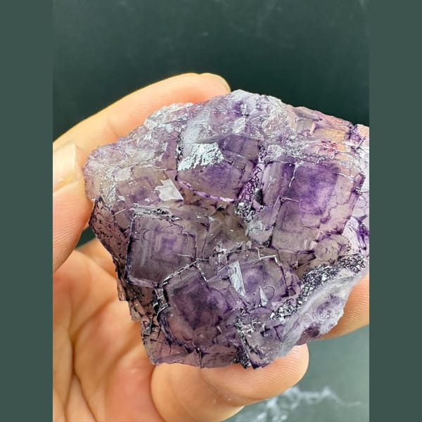 Purple fluorite cluster with patterned inner zoning from Luoyang — alternate view