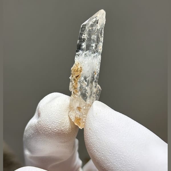 Complete-tip Xuebaoding quartz — alternate view