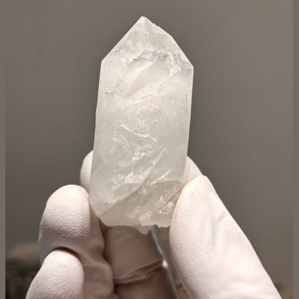 Interference-pattern Xuebaoding quartz — complete view