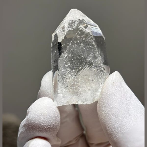 Xuebaoding quartz with tip chip — alternate view