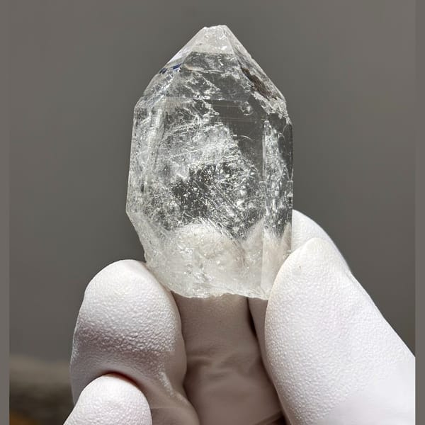 Xuebaoding quartz with tip chip — alternate view
