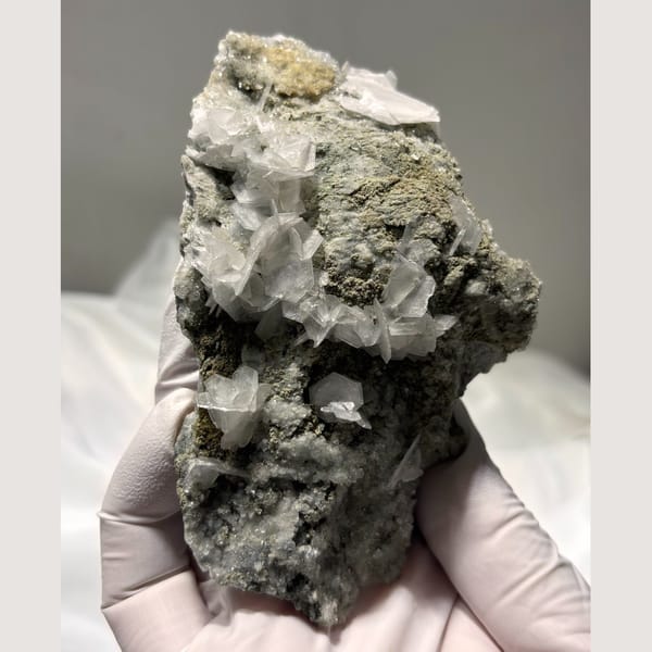 Large Fujian calcite with fluorite — complete view