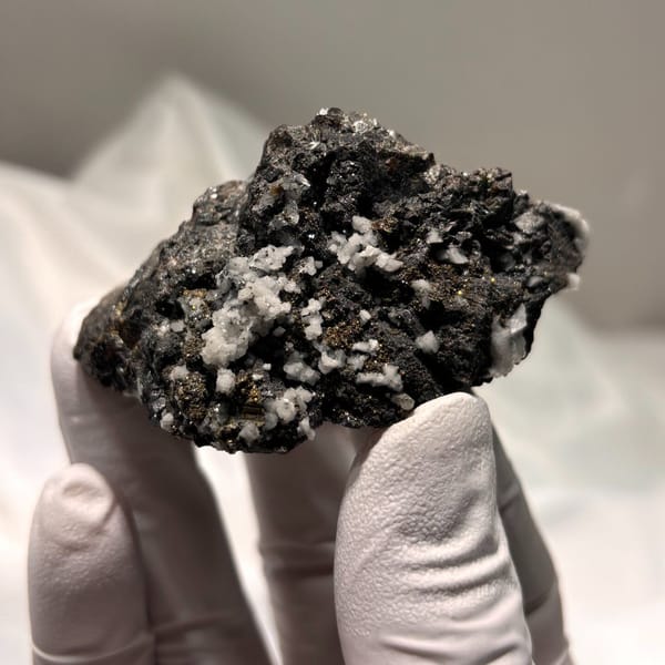 Iron sphalerite with calcite and pyrite — complete view