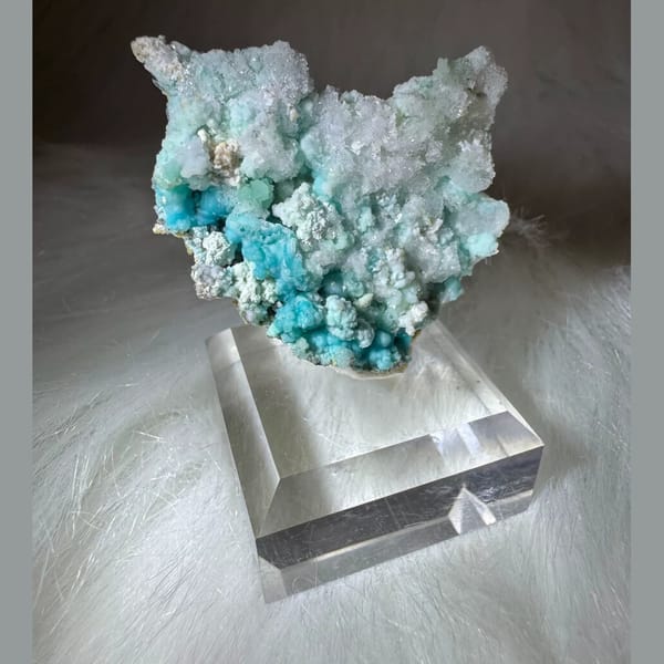 Blue-White Gibbsite 4.5 cm — alternate view