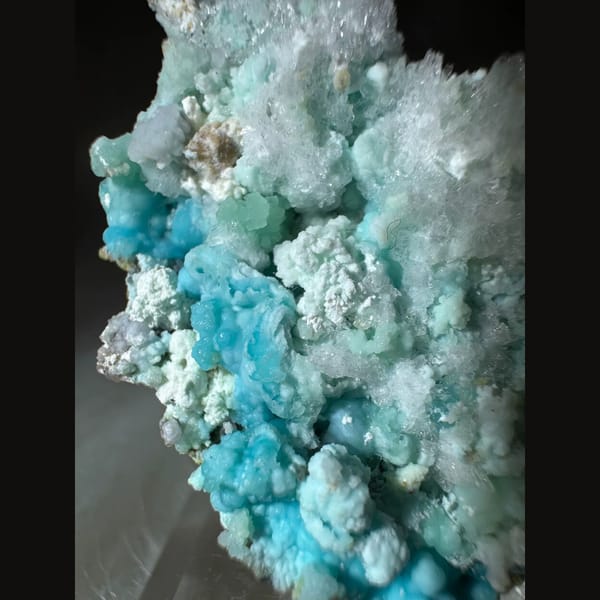 Blue-White Gibbsite 4.5 cm — detail view