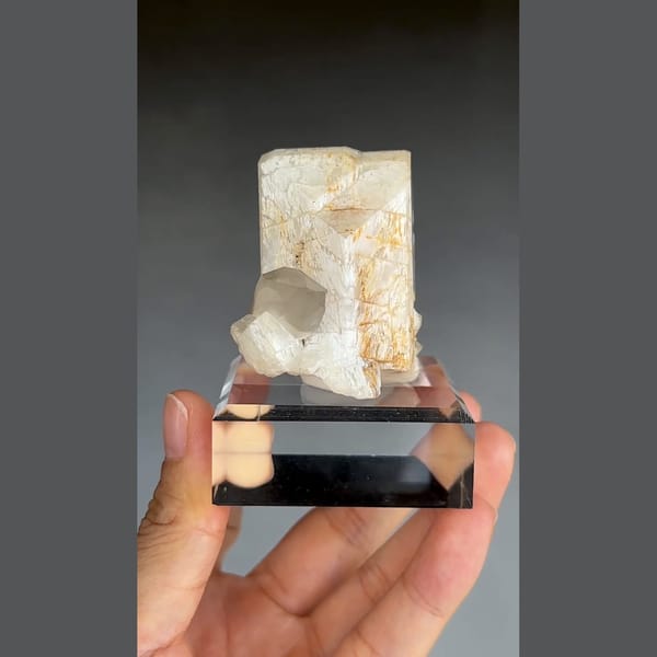 Feldspar with quartz from Pakistan — complete view