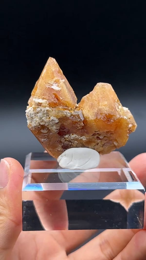 Complete reverse of the same scheelite at exact source-video25.5seconds showing two peaks and pale granular areas