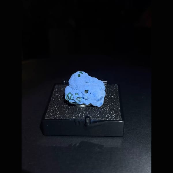 Blue chrysocolla with malachite from the DR Congo — complete view