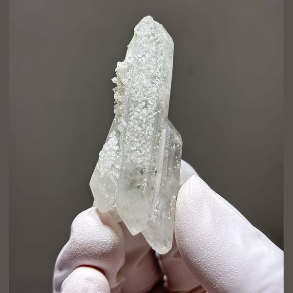 Freestanding Yaogangxian quartz — alternate view