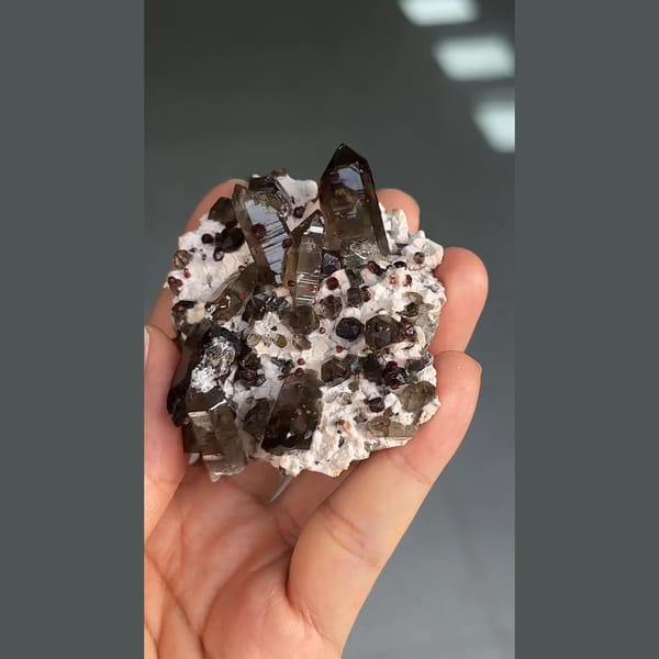 Spessartine association from Yunxiao — alternate view