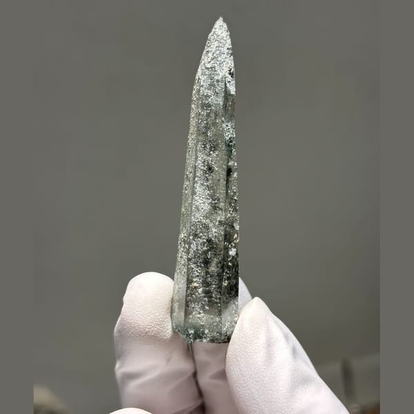 Freestanding Himalayan quartz B from Pakistan — complete view
