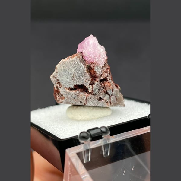 Cobaltoan calcite from the Congo — detail view