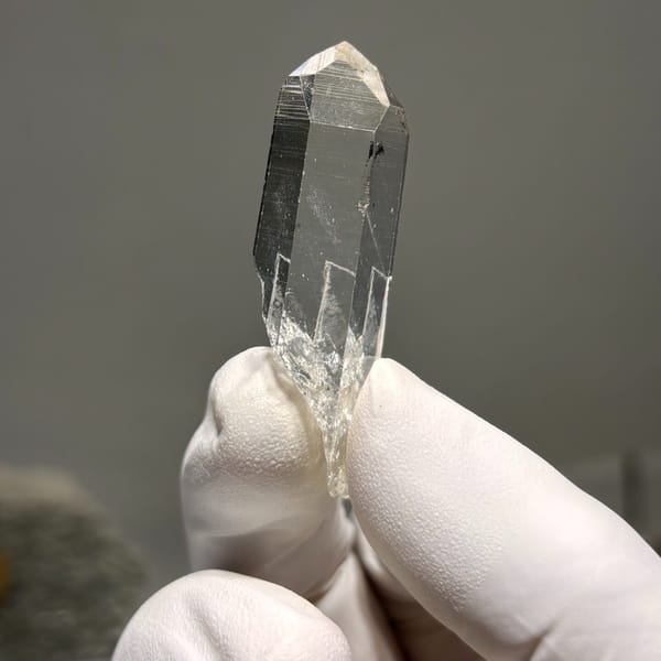 Complete-tip Jinkouhe quartz F — alternate view