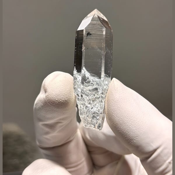 Complete-tip Jinkouhe quartz F — detail view