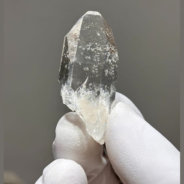 Complete-tip Xuebaoding quartz C — detail view