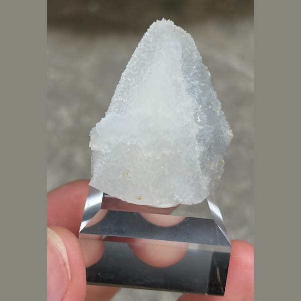 Quartz over calcite from Zhejiang — complete view