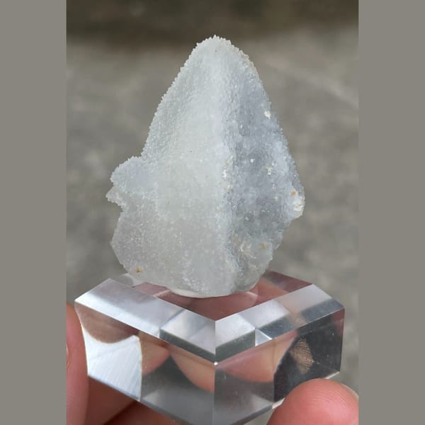 Quartz over calcite from Zhejiang — alternate view