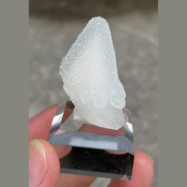Quartz over calcite from Zhejiang — alternate view