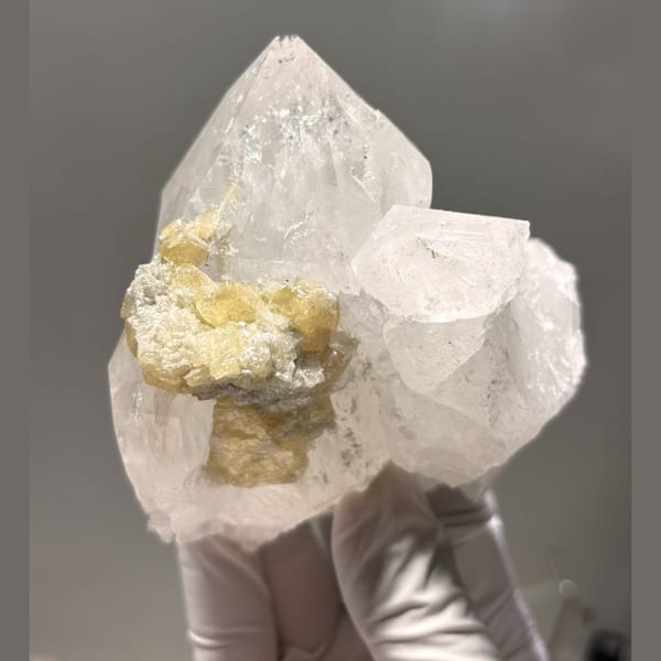 Large Xuebaoding quartz with scheelite — complete view