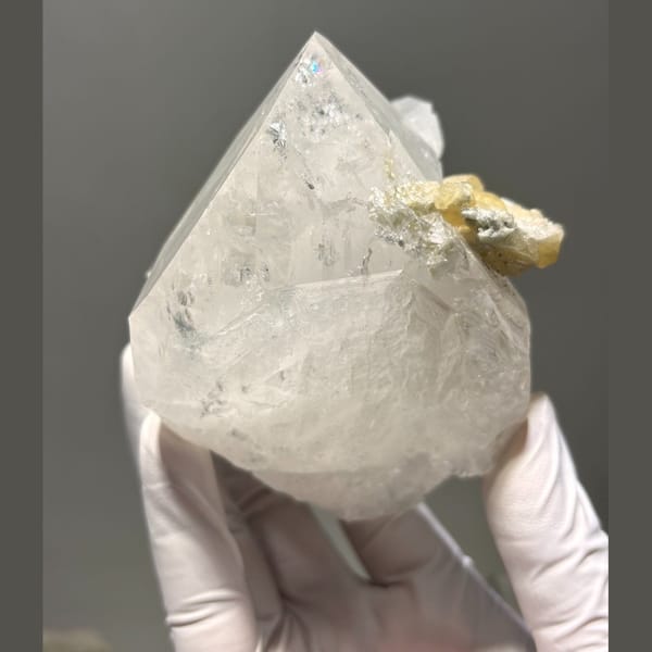 Large Xuebaoding quartz with scheelite — alternate view