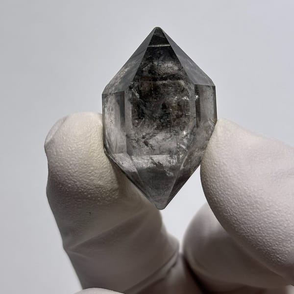 Petite spirit quartz H from Yunnan — detail view