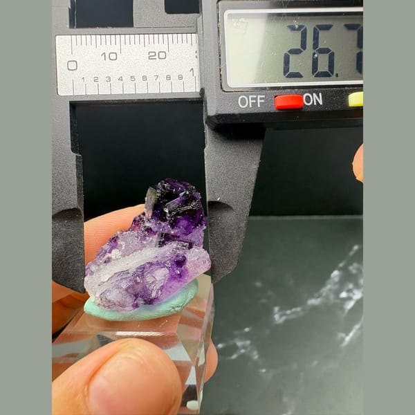 Small deep purple fluorite crystal on white quartz from Luoyang — detail view
