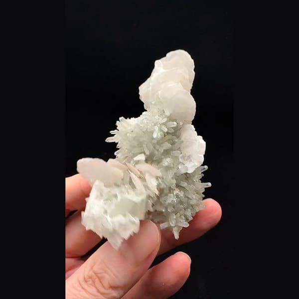 Green quartz with pale pink layered calcite from Huanggangliang — complete view