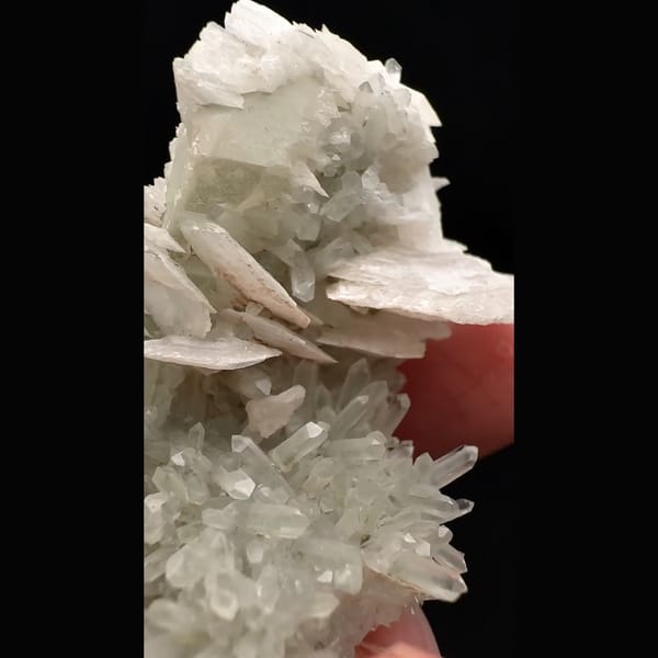 Green quartz with pale pink layered calcite from Huanggangliang — detail view