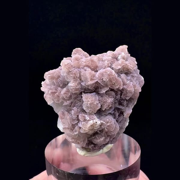 Quartz with lilac-pink petal calcite from Inner Mongolia — complete view