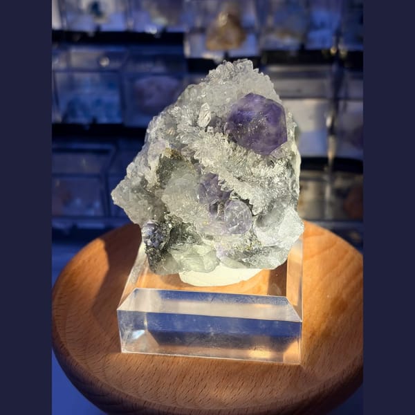 Large blue fluorite crystal on quartz cluster from Fujian — complete view
