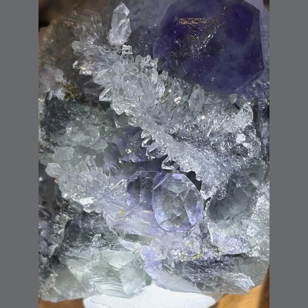 Large blue fluorite crystal on quartz cluster from Fujian — detail view