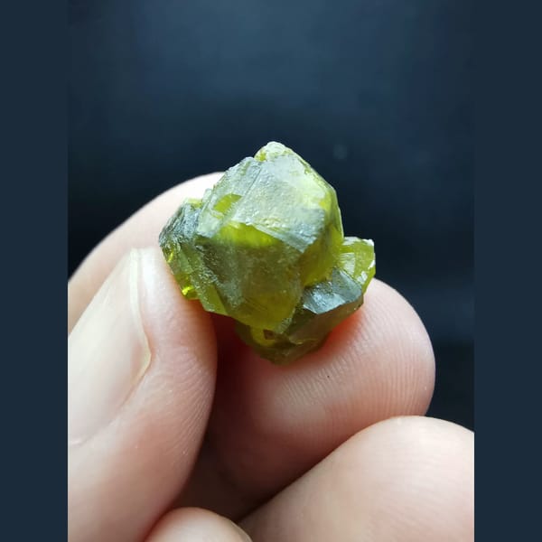 Gem-quality floater sphalerite — complete view