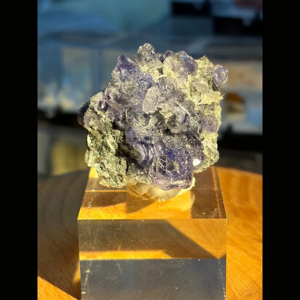 Blue-purple fluorite with quartz from Fujian — alternate view