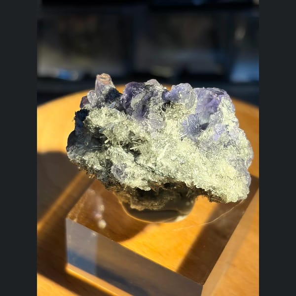 Blue-purple fluorite with quartz from Fujian — alternate view