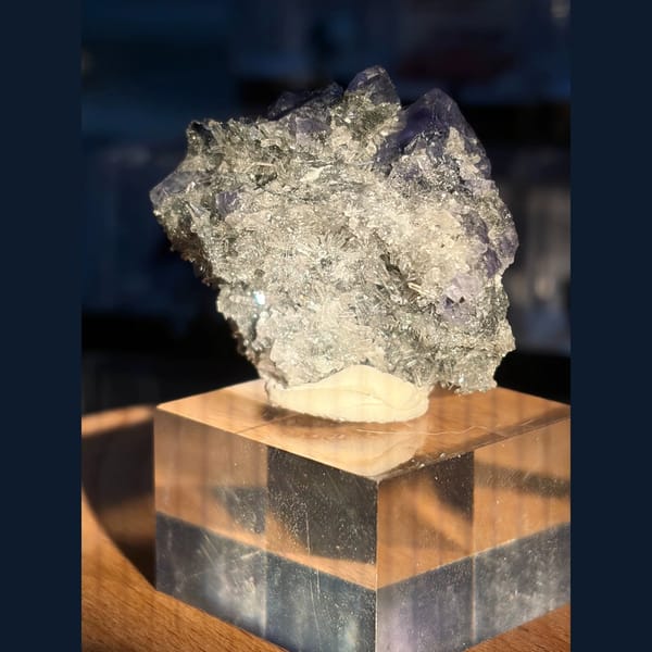 Blue-purple fluorite with quartz from Fujian — detail view