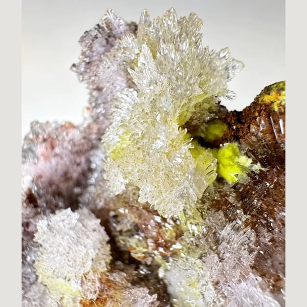 Creedite with Carlhintzeite, Yellow-White-Green 4.0 cm — detail view