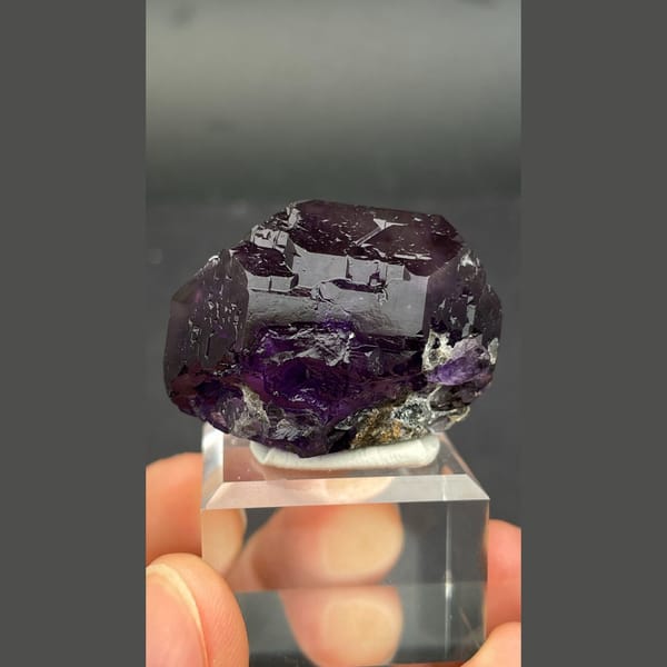 Large single tanzanite blue-violet fluorite crystal from Fujian — complete view