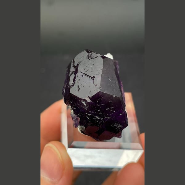 Large single tanzanite blue-violet fluorite crystal from Fujian — alternate view