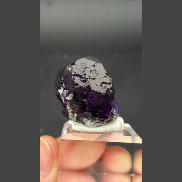 Large single tanzanite blue-violet fluorite crystal from Fujian — detail view