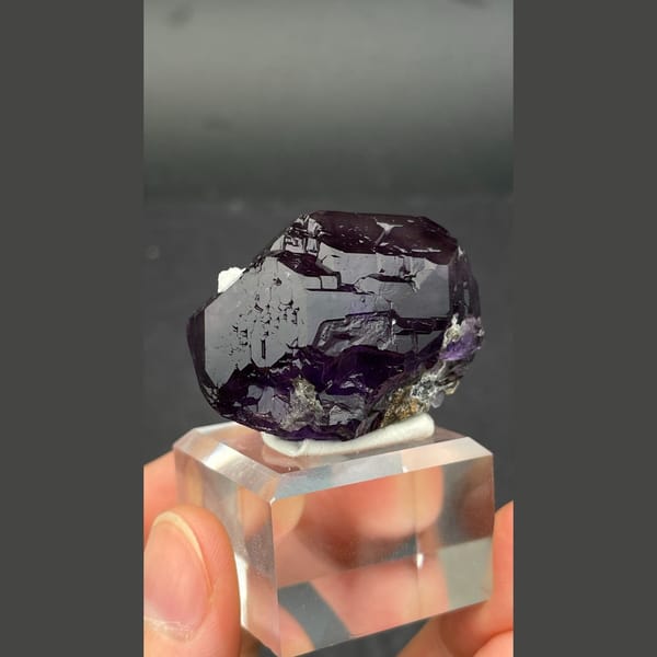 Large single tanzanite blue-violet fluorite crystal from Fujian — detail view