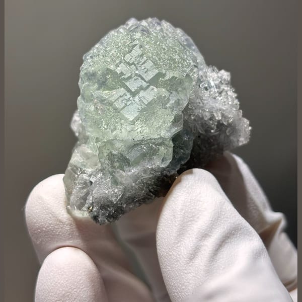 Cracked fluorite from Hunan — complete view