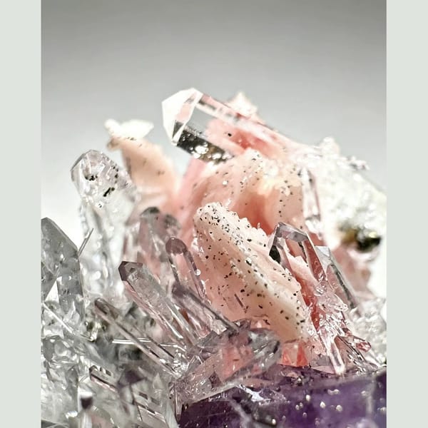 Rhodochrosite with Apatite on Quartz 3.0 cm — detail view