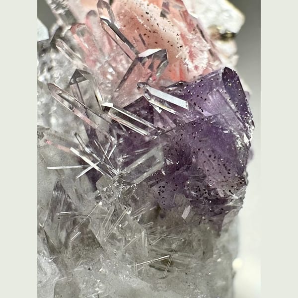 Rhodochrosite with Apatite on Quartz 3.0 cm — detail view
