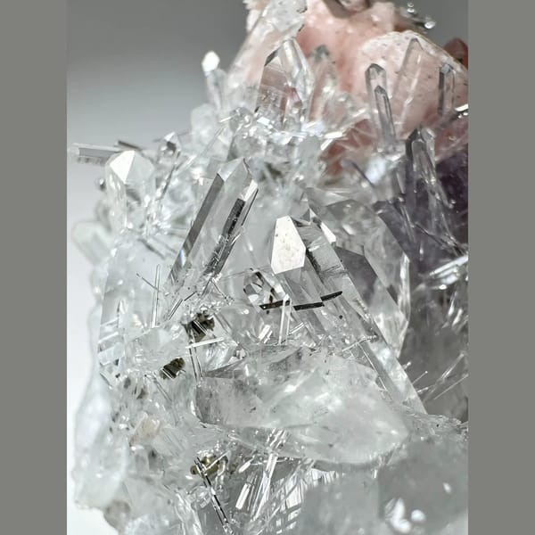 Rhodochrosite with Apatite on Quartz 3.0 cm — detail view