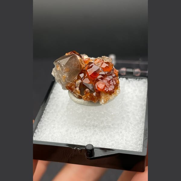 Garnet with smoky quartz from Fujian — complete view