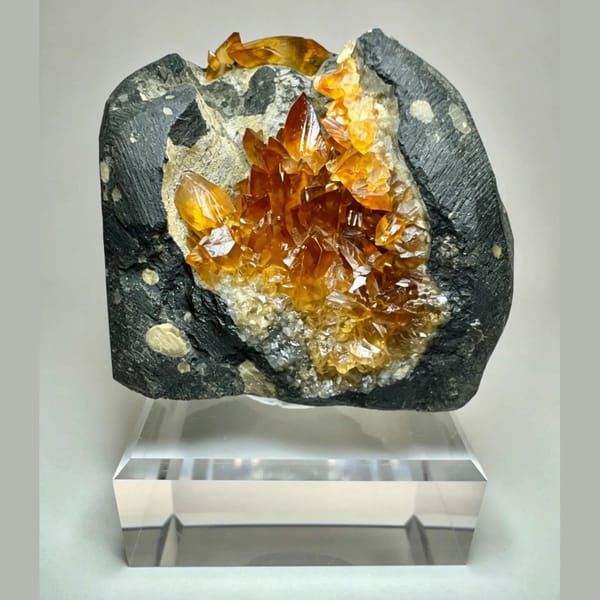 Golden Calcite Geode Vietnam 5.5 cm — detail view