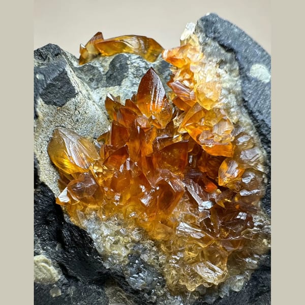 Golden Calcite Geode Vietnam 5.5 cm — detail view
