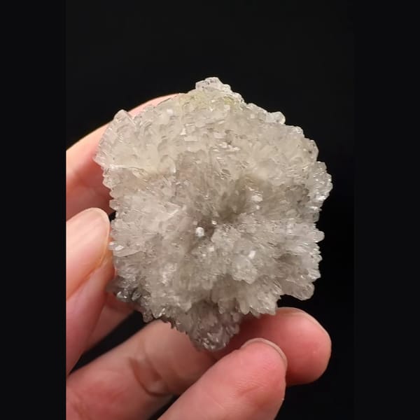 Ball of radiating glassy creedite crystals from Guizhou — detail view